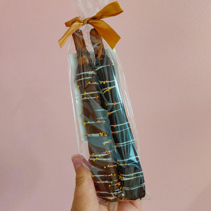 Caramel Pretzel Rods